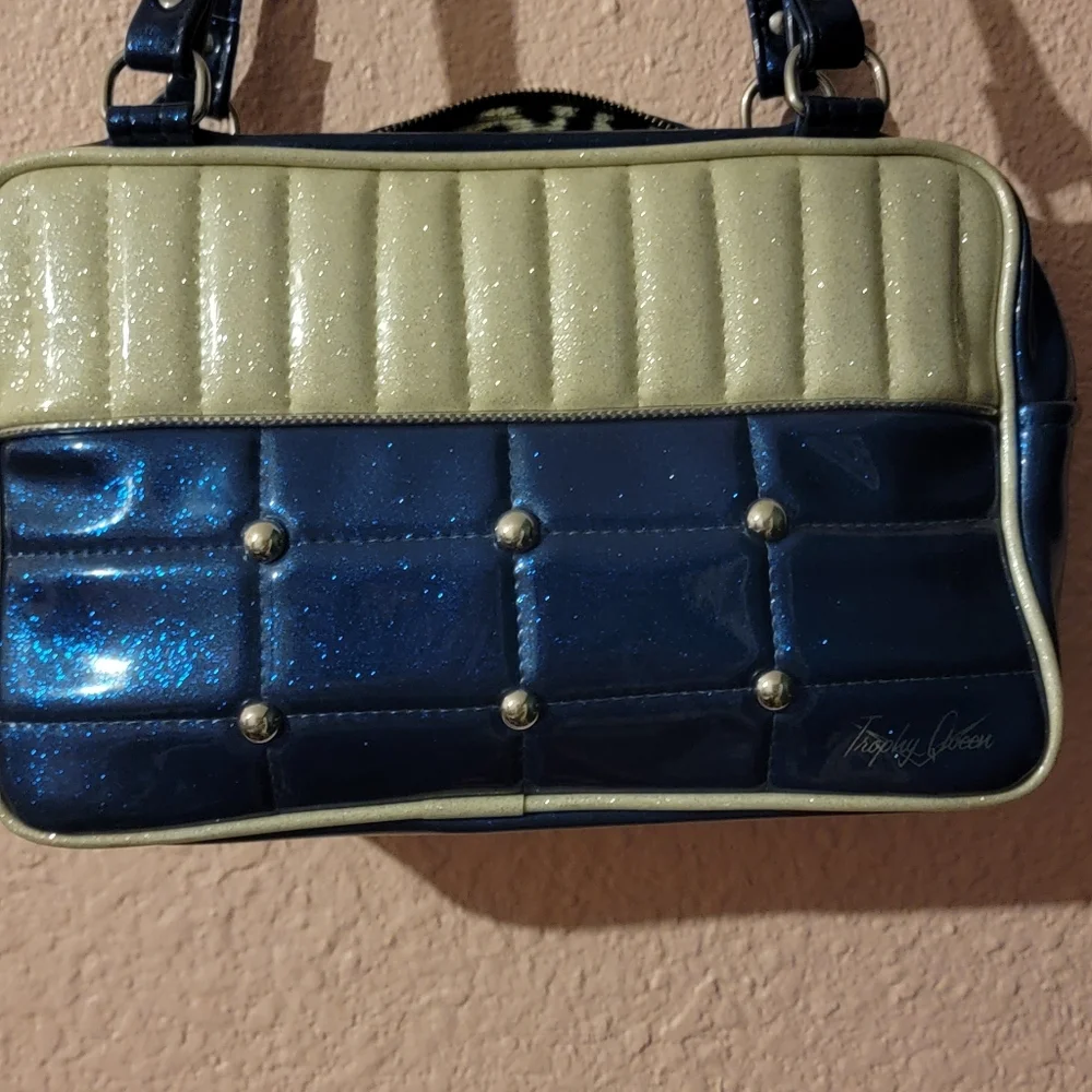 Navy Blue and Light Gold Quilted Shoulder Bag - Picture 6 of 7